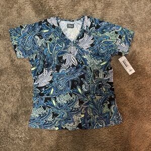 Paisley Print Scrub Top. Brand New with Tags